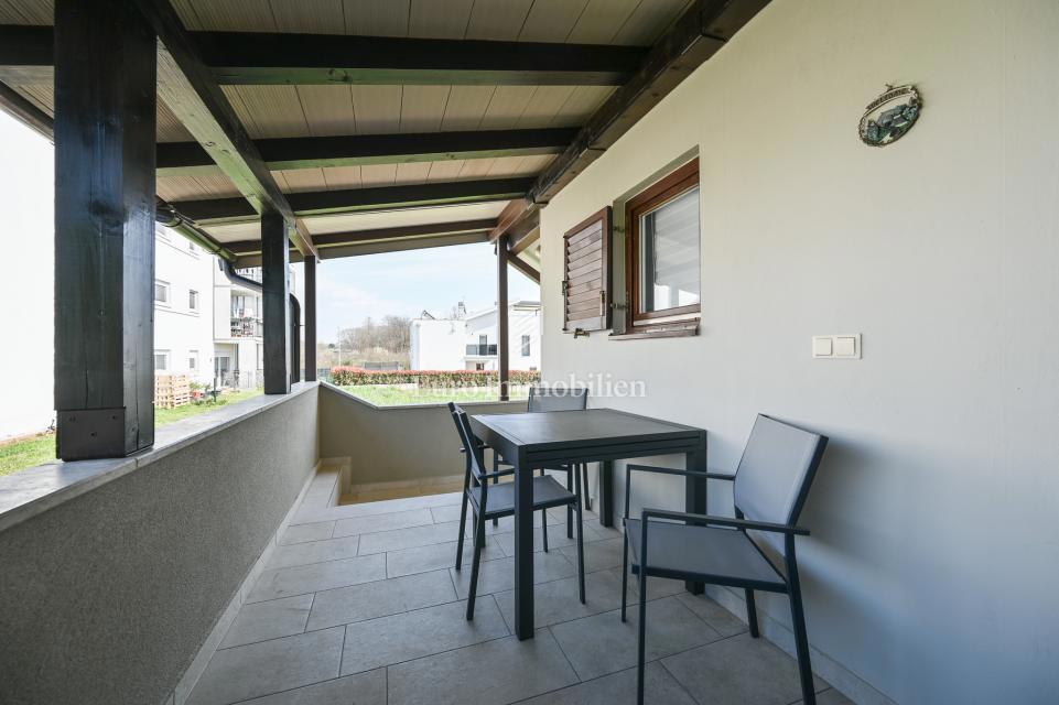 Istria, Novigrad - casa con 2 appartamenti e garage