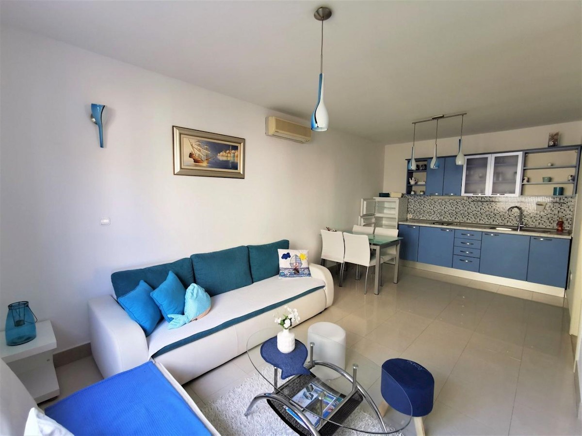 Apartment house 500m from the sea!