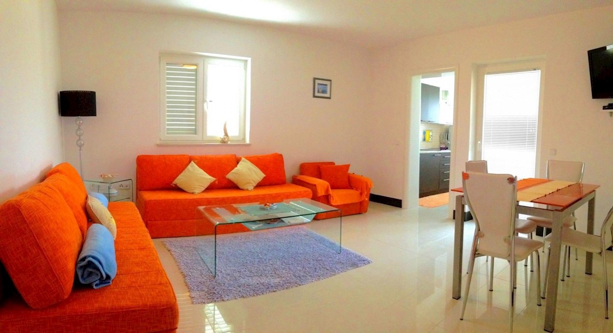 Apartment house 500m from the sea!