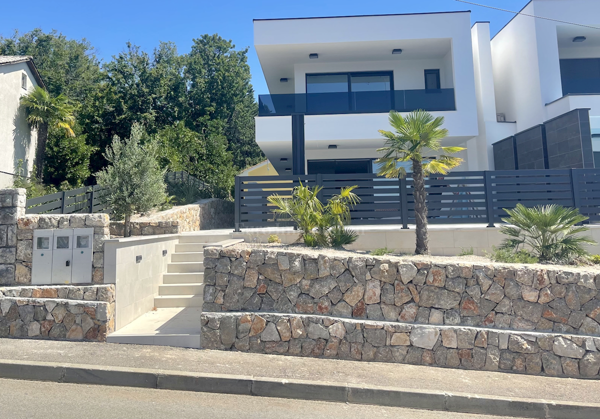 Luxury semi-detached house near the sea with sea view