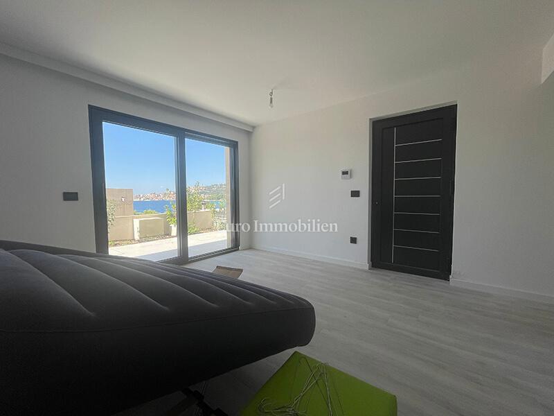 New two-bedroom apartment with a spacious garden near the sea