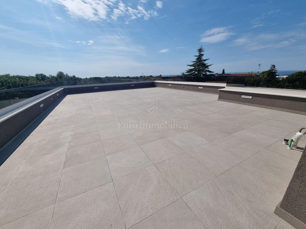 Penthouse with roof terrace and sea view