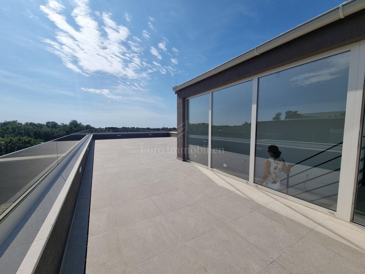 Penthouse with roof terrace and sea view