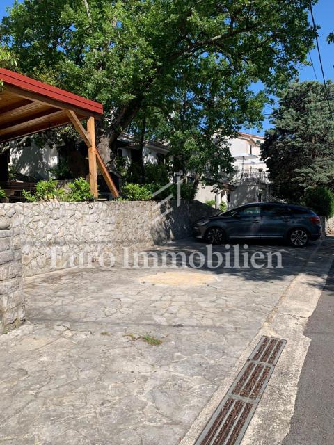 Detached family house with a large garden, island of Krk