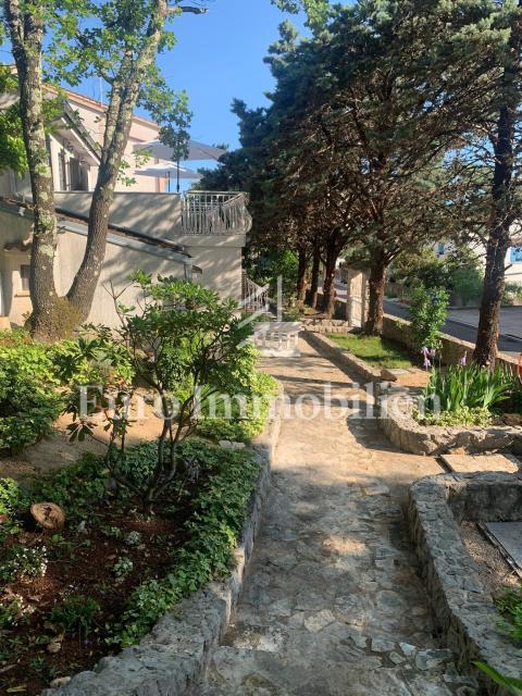 Detached family house with a large garden, island of Krk