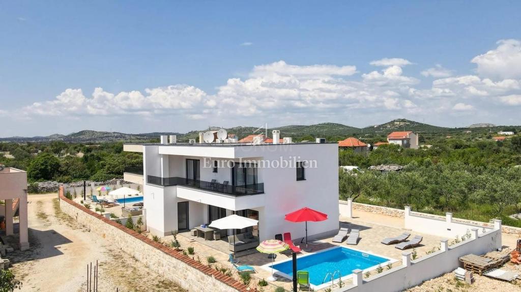 Two-story apartment with a pool in a quiet location