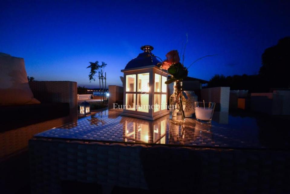 Villa second row to the sea, island of Vir