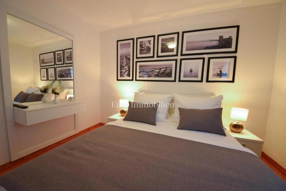 Villa second row to the sea, island of Vir