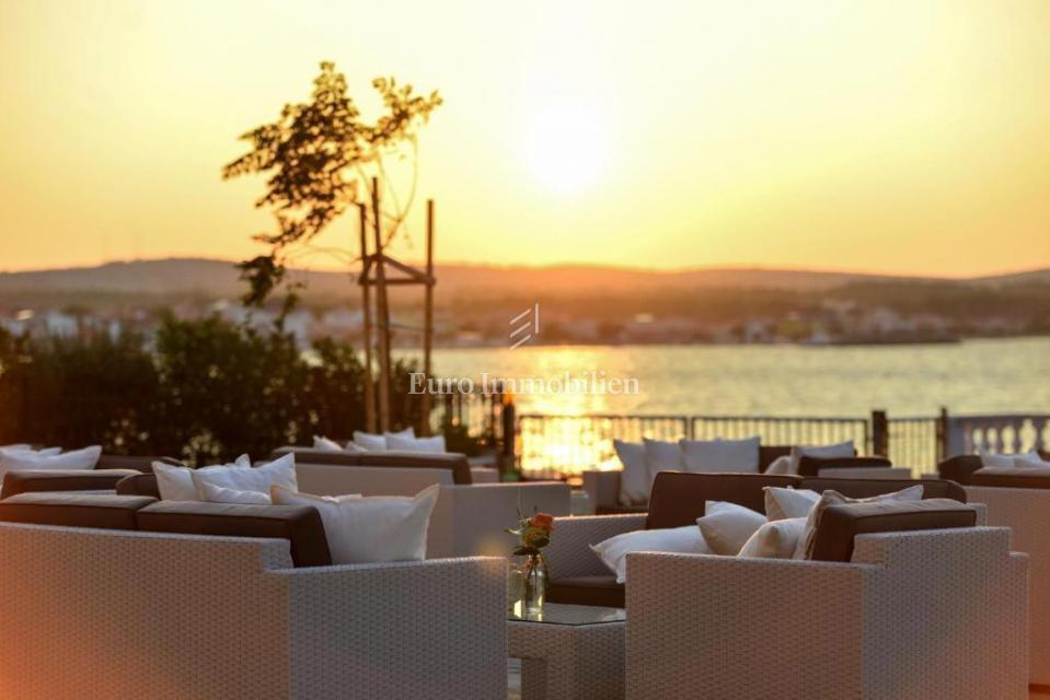 Villa second row to the sea, island of Vir