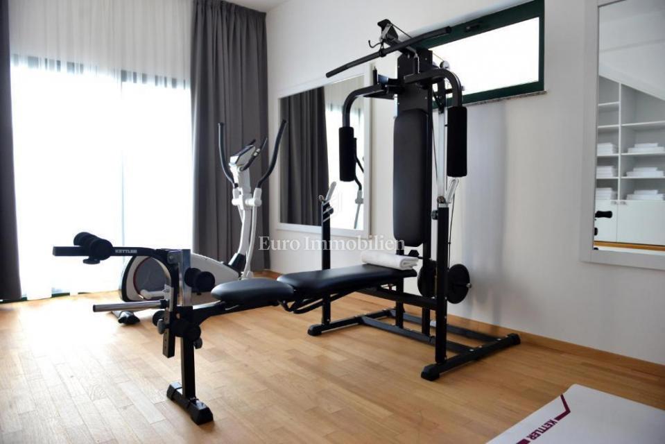 Villa second row to the sea, island of Vir