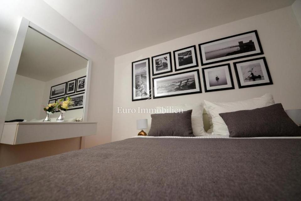 Villa second row to the sea, island of Vir