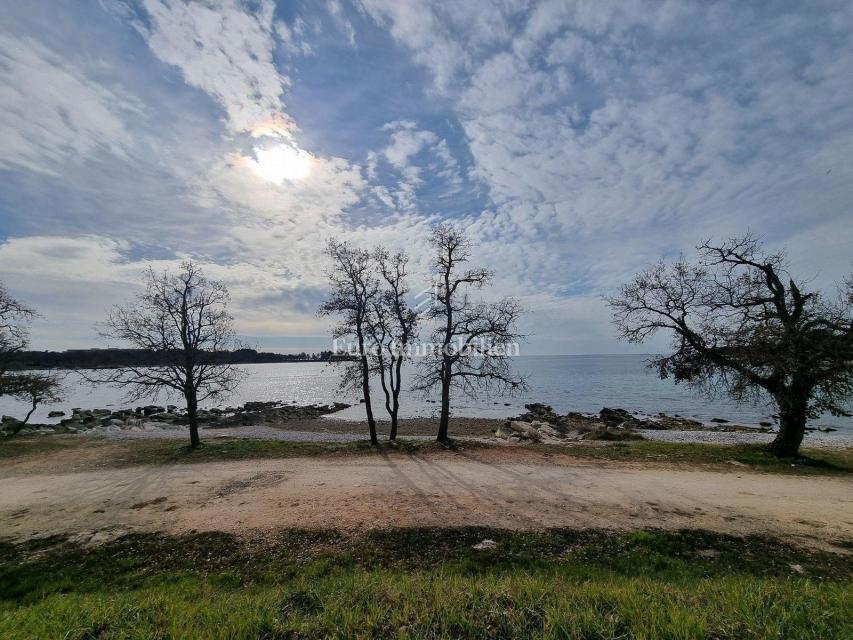 POREČ SALADINKA!!! Terreno edificabile a scopo turistico a 320 m dal mare