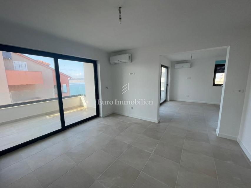 Apartment in a new building in an excellent location 50 m from the sea! Povljana, island of Pag