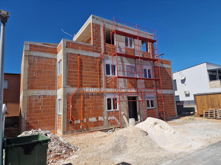 Apartments in a new building, 400 m from the sea, island Vir