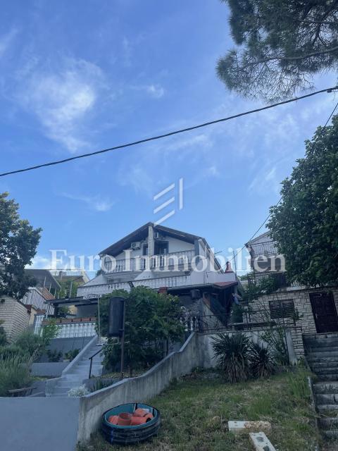 Donji Karin – casa con 6 appartamenti, prima fila al mare