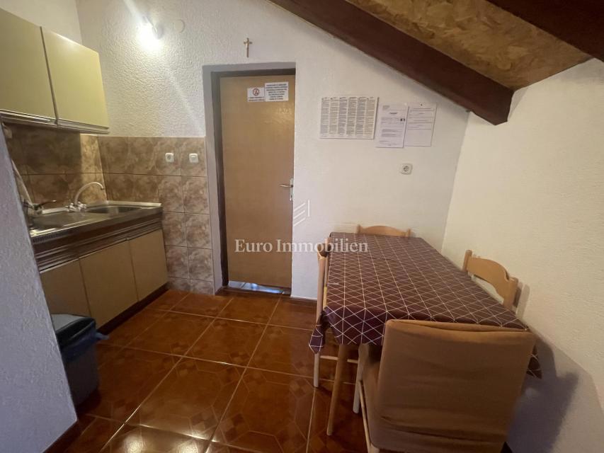 Donji Karin – casa con 6 appartamenti, prima fila al mare