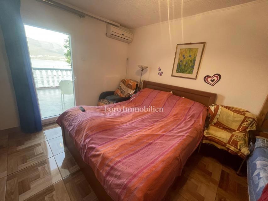 Donji Karin – casa con 6 appartamenti, prima fila al mare