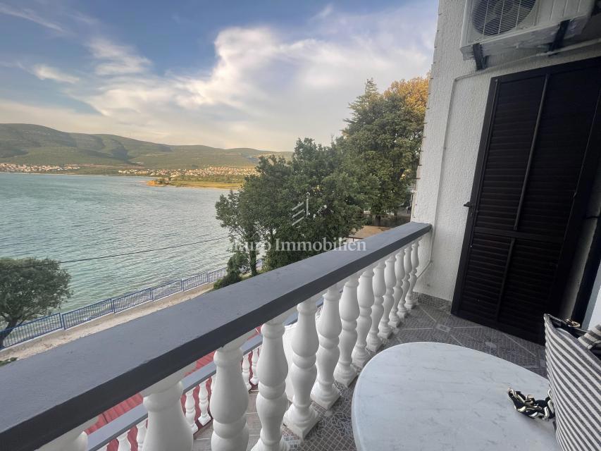 Donji Karin – casa con 6 appartamenti, prima fila al mare