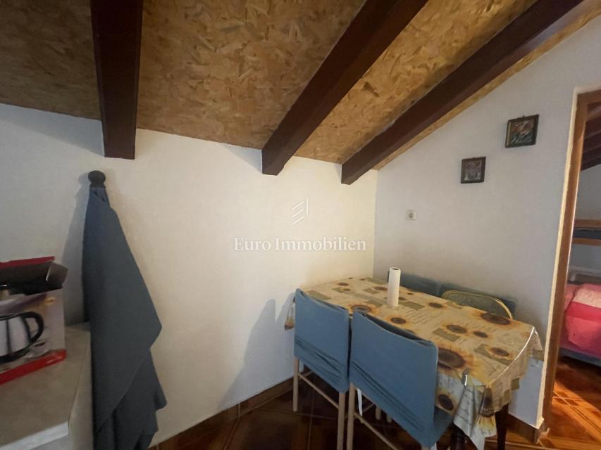 Donji Karin – casa con 6 appartamenti, prima fila al mare