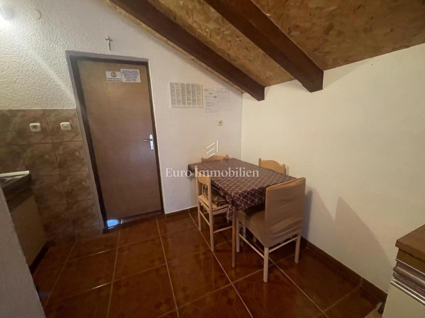 Donji Karin – casa con 6 appartamenti, prima fila al mare