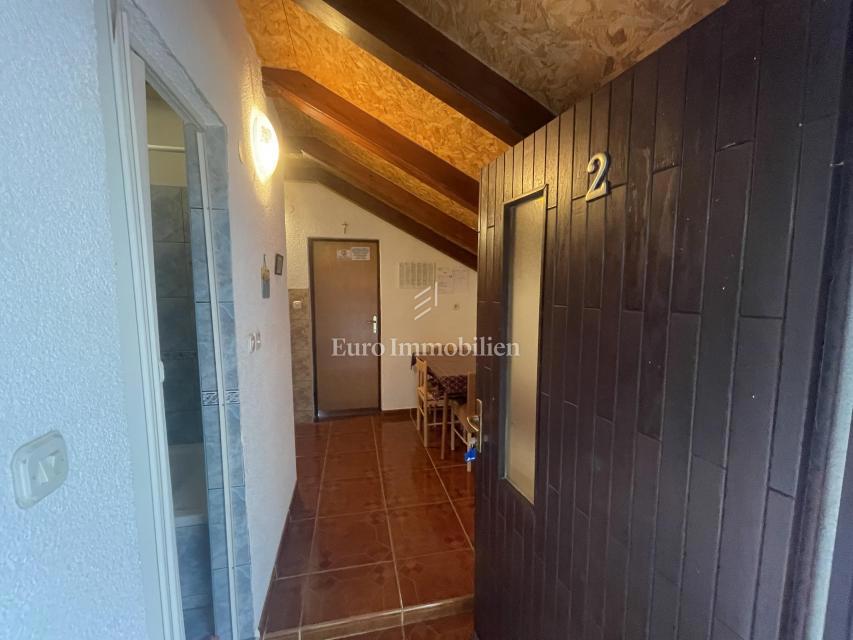 Donji Karin – casa con 6 appartamenti, prima fila al mare