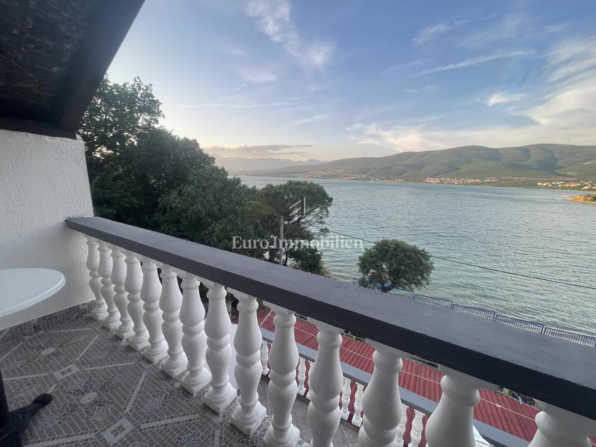 Donji Karin – casa con 6 appartamenti, prima fila al mare