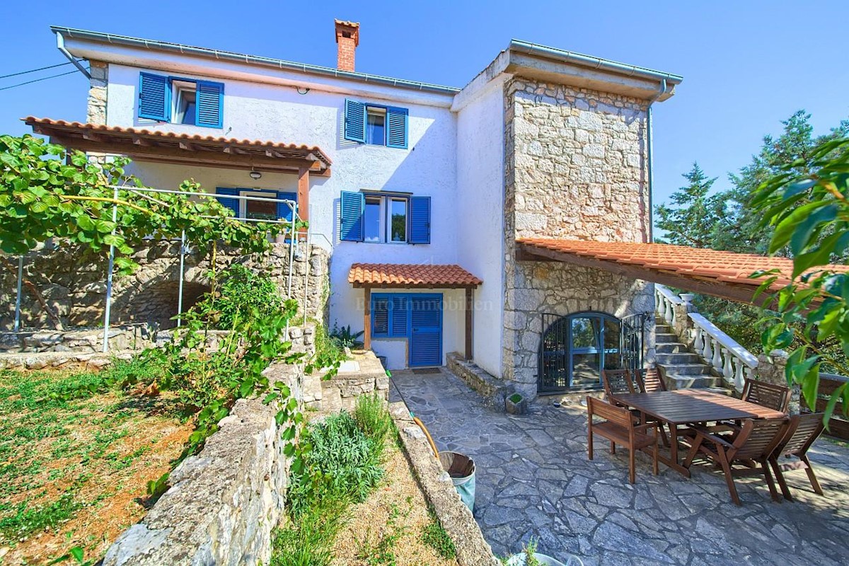 Casa ristrutturata con piscina e ampie terrazze! Vrbnik-dintorni! 