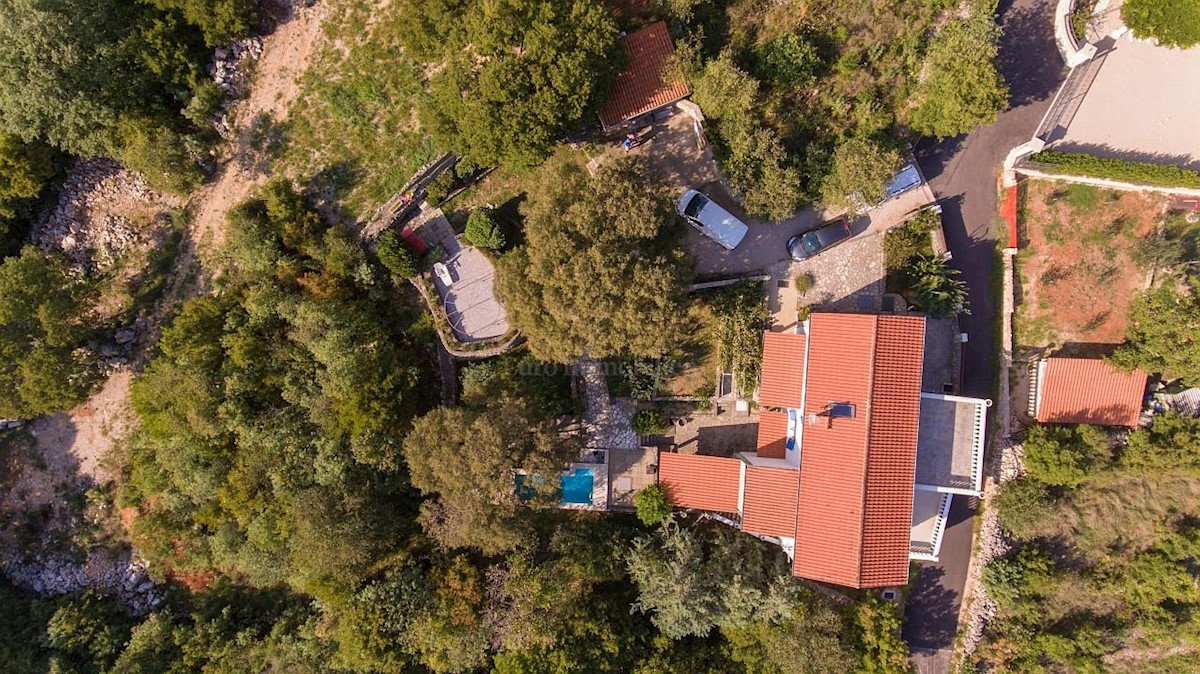 Casa ristrutturata con piscina e ampie terrazze! Vrbnik-dintorni! 