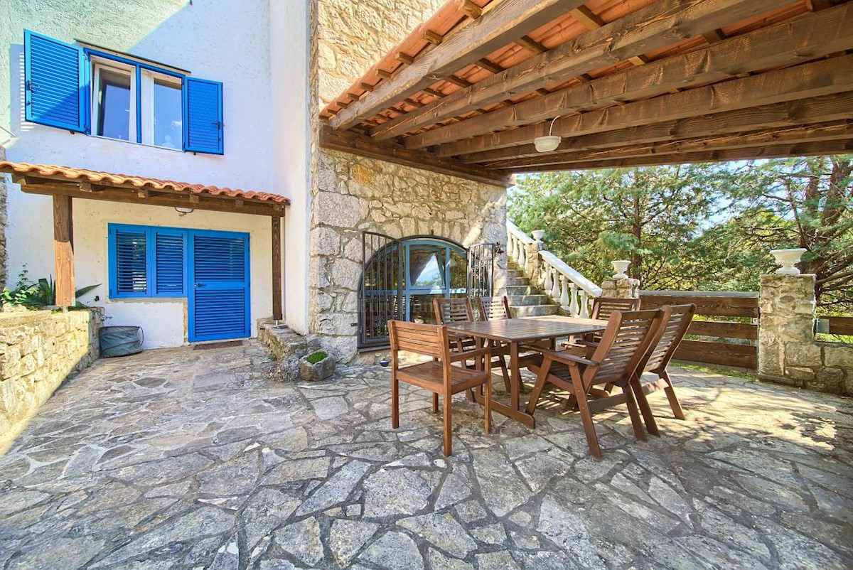 Casa ristrutturata con piscina e ampie terrazze! Vrbnik-dintorni! 