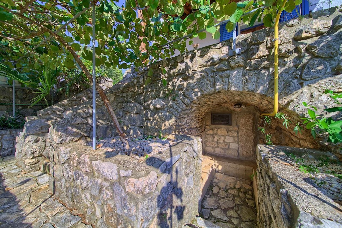 Casa ristrutturata con piscina e ampie terrazze! Vrbnik-dintorni! 