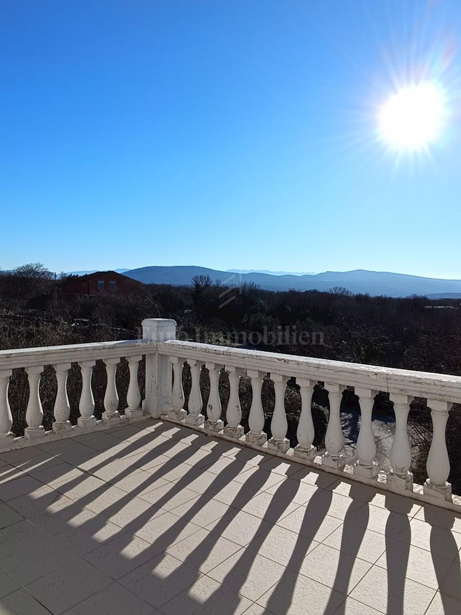 Casa ristrutturata con piscina e ampie terrazze! Vrbnik-dintorni! 