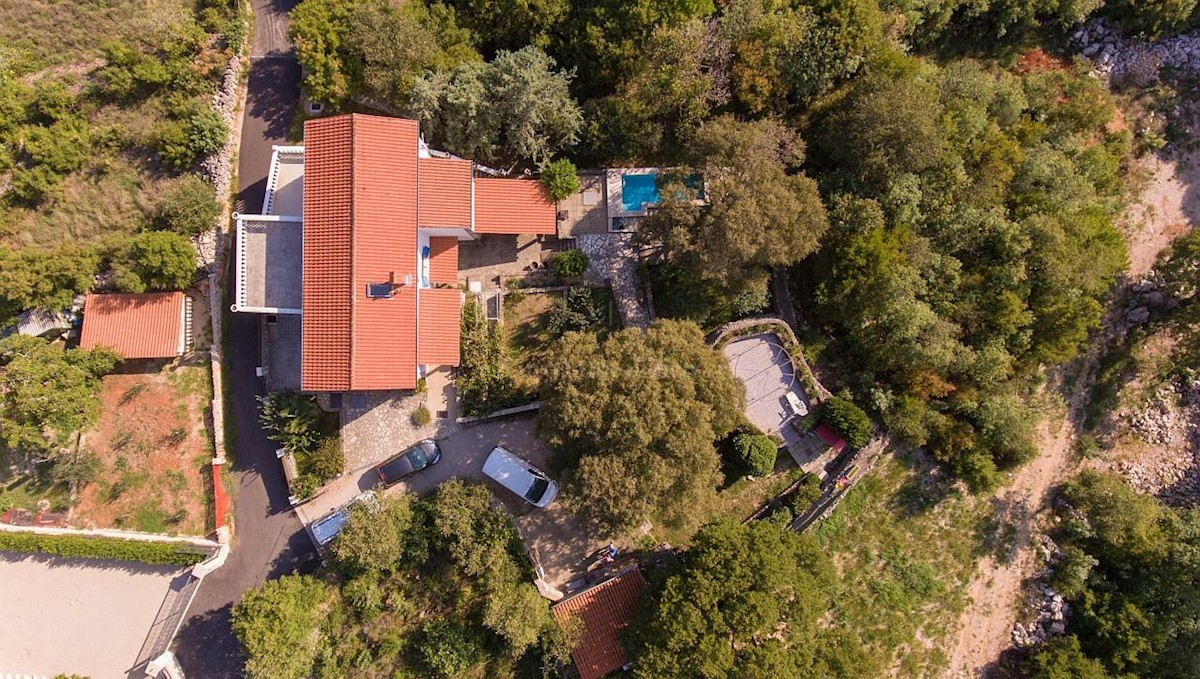 Casa ristrutturata con piscina e ampie terrazze! Vrbnik-dintorni! 