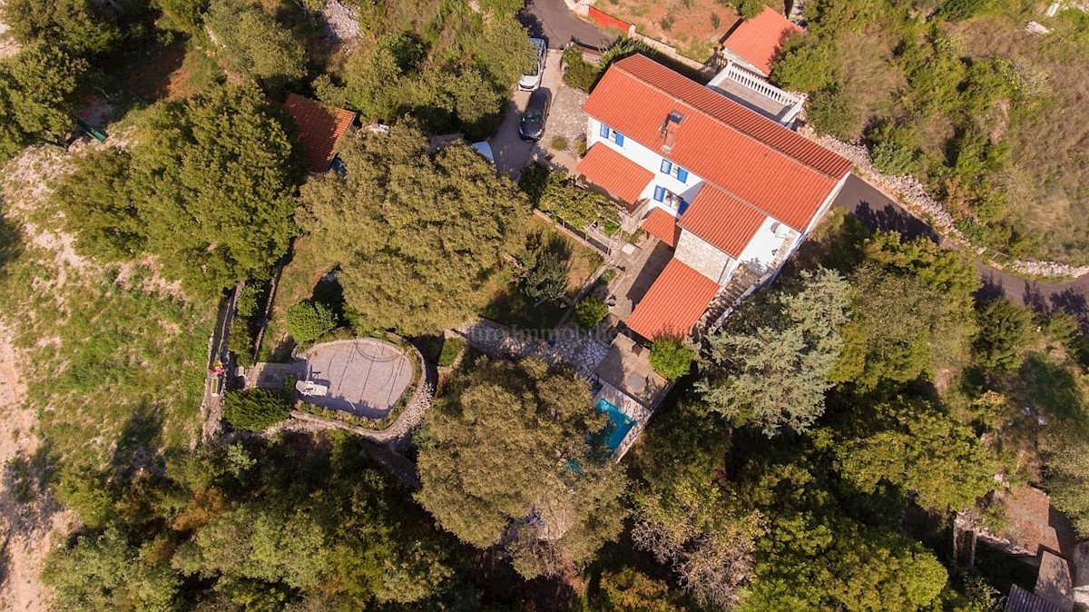 Casa ristrutturata con piscina e ampie terrazze! Vrbnik-dintorni! 