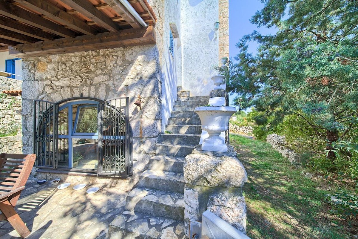 Casa ristrutturata con piscina e ampie terrazze! Vrbnik-dintorni! 