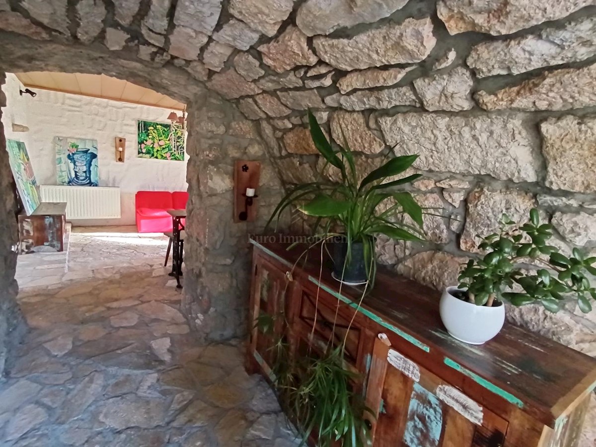 Casa ristrutturata con piscina e ampie terrazze! Vrbnik-dintorni! 