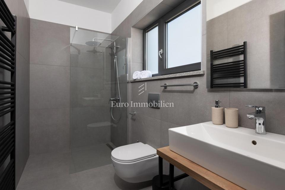 Nuova casa con piscina - dintorni di Albona