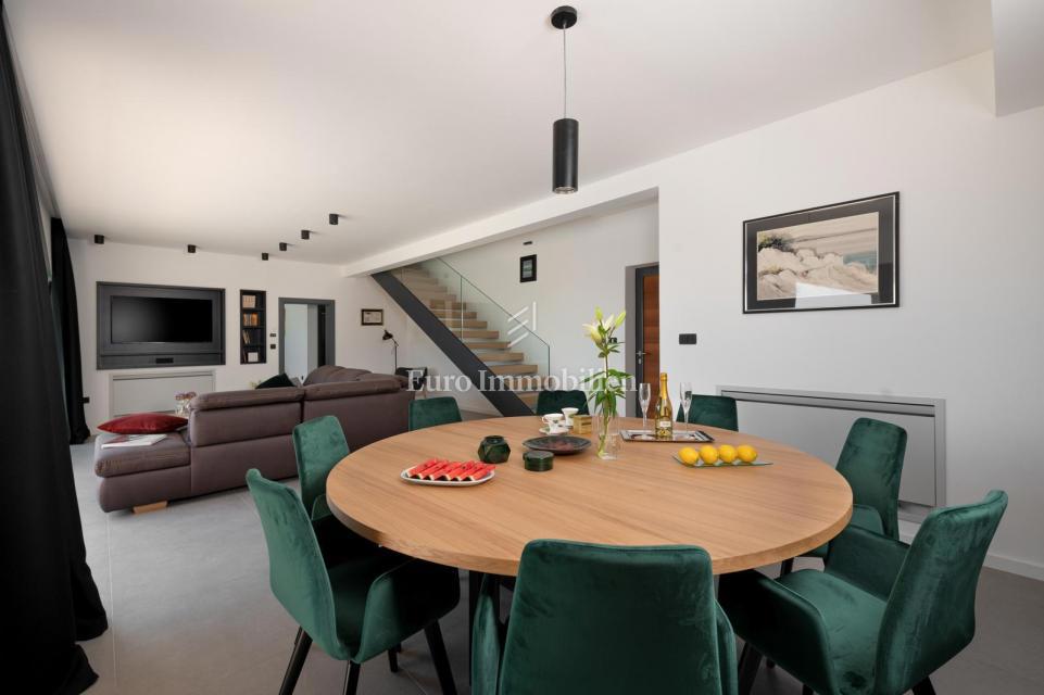 Nuova casa con piscina - dintorni di Albona