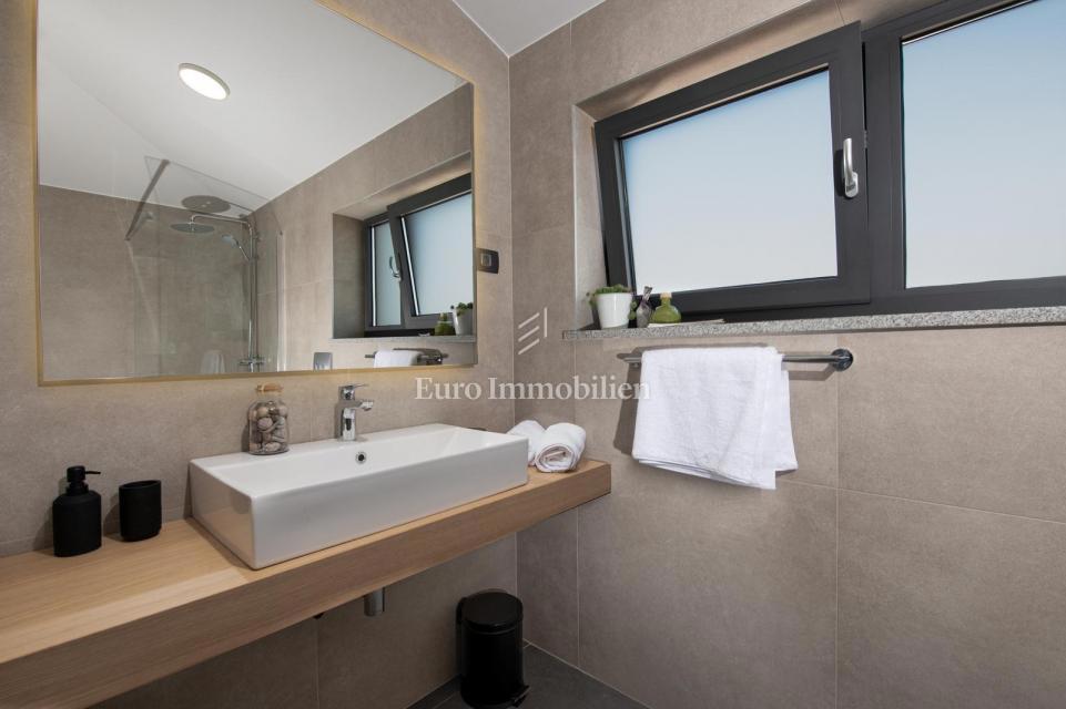 Nuova casa con piscina - dintorni di Albona