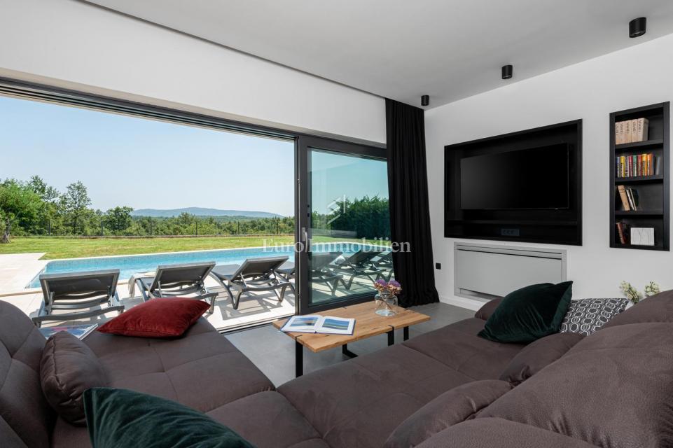 Nuova casa con piscina - dintorni di Albona