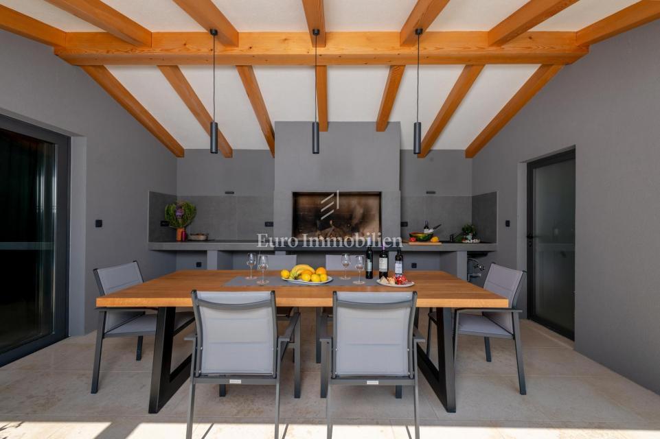 Nuova casa con piscina - dintorni di Albona