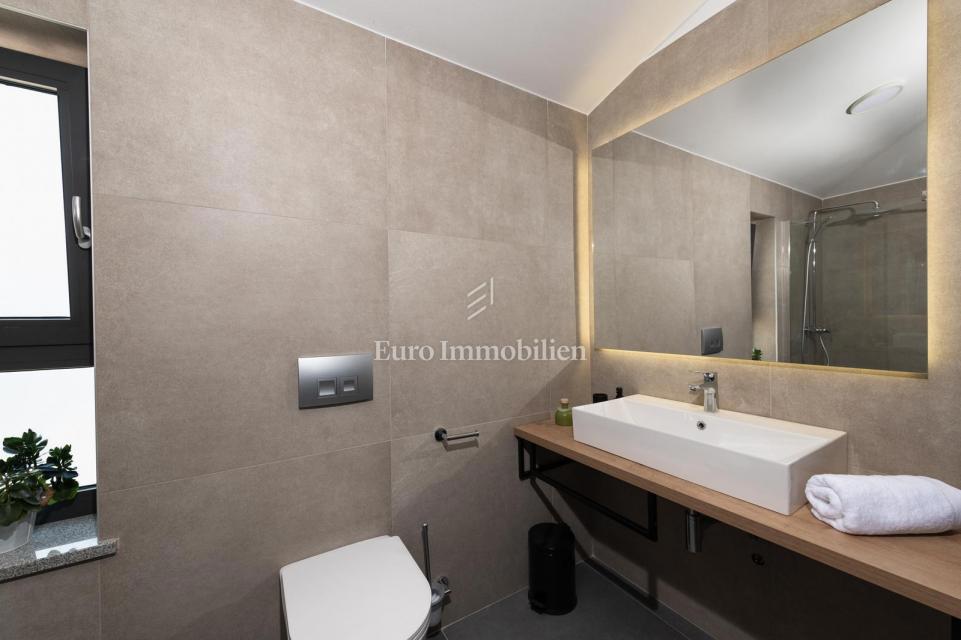 Nuova casa con piscina - dintorni di Albona