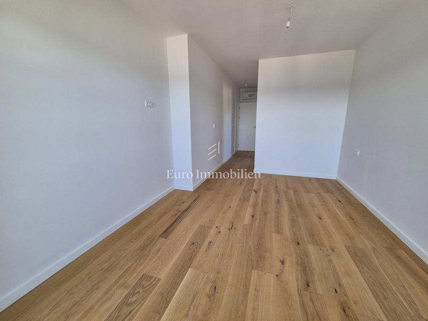 Villa familiare con piscina, nuova costruzione Betina