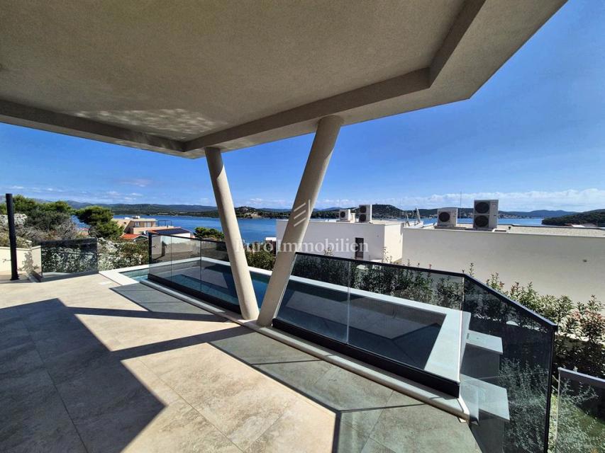 Villa familiare con piscina, nuova costruzione Betina