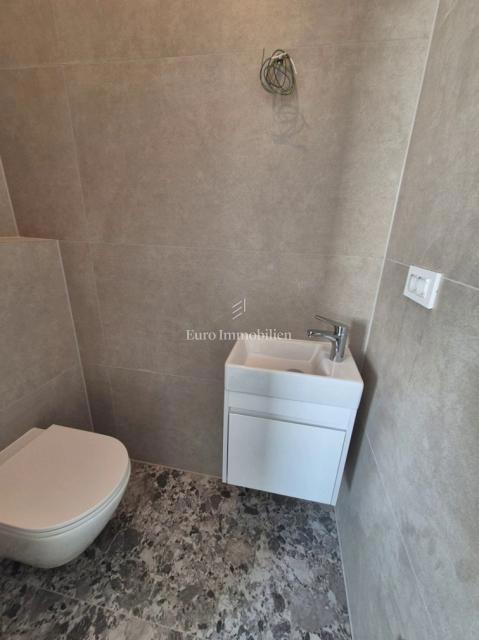 Villa familiare con piscina, nuova costruzione Betina