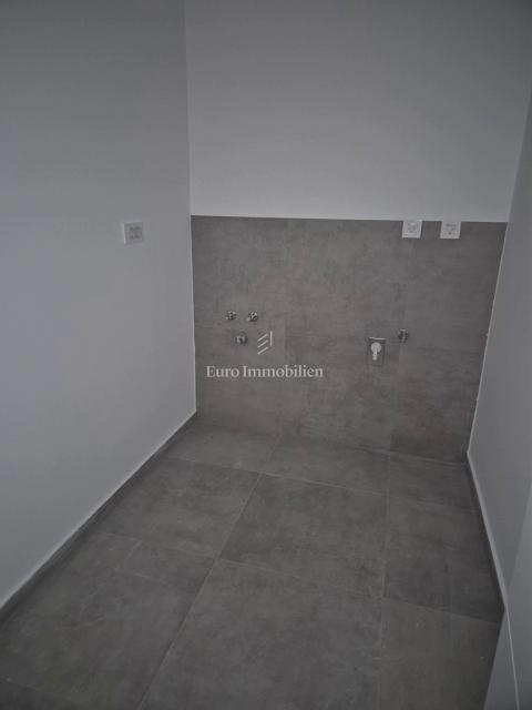 Villa familiare con piscina, nuova costruzione Betina