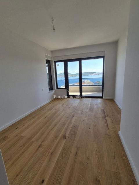 Villa familiare con piscina, nuova costruzione Betina