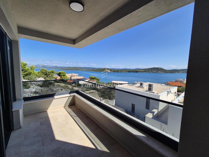 Villa familiare con piscina, nuova costruzione Betina