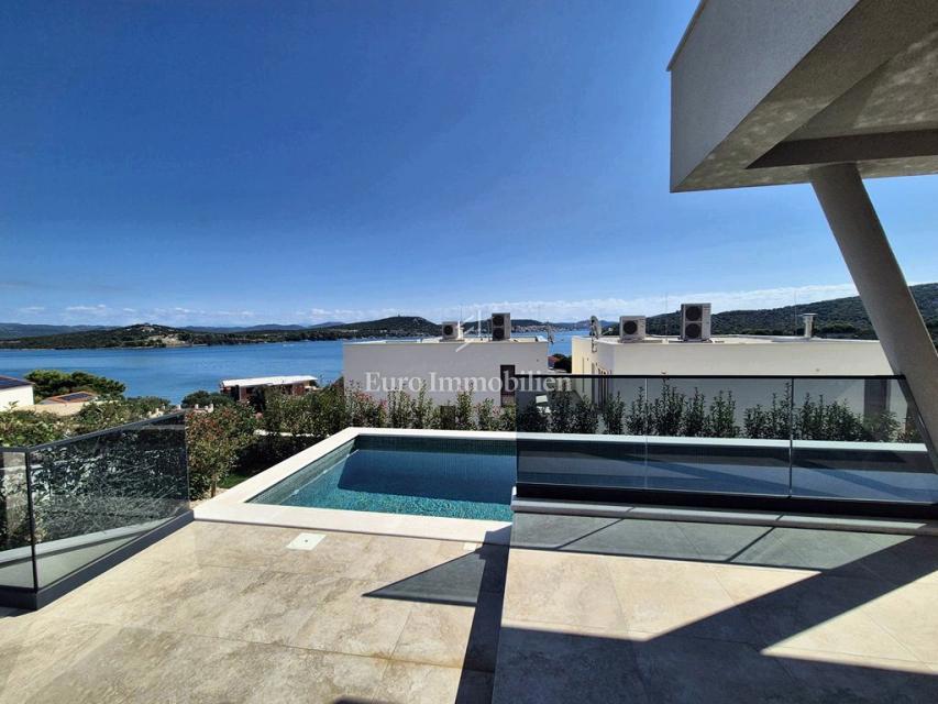 Villa familiare con piscina, nuova costruzione Betina