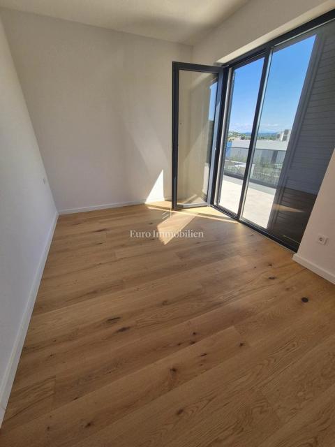 Villa familiare con piscina, nuova costruzione Betina