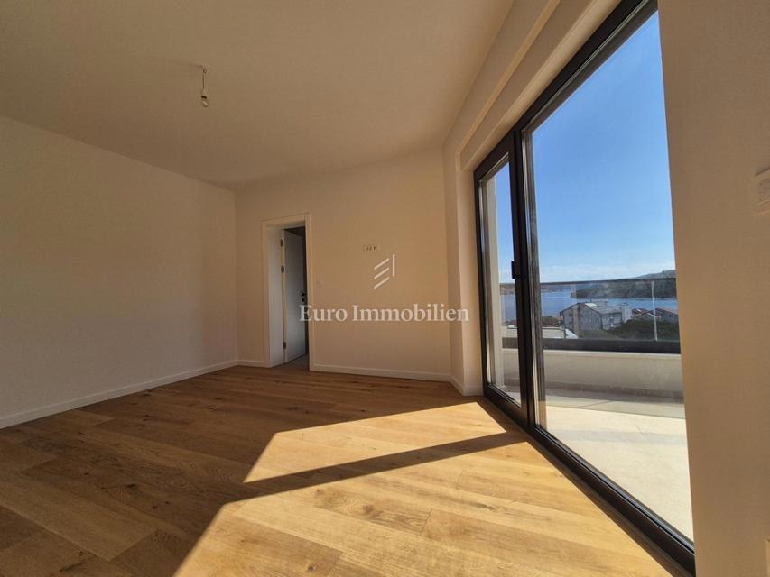 Villa familiare con piscina, nuova costruzione Betina